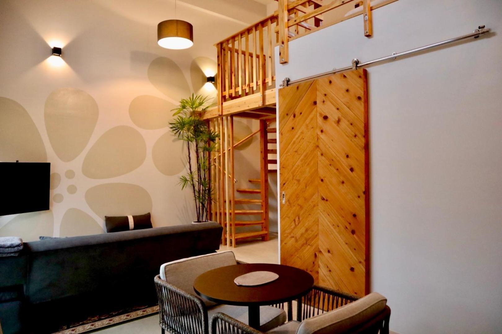 מוטובו Hotel Little Swiss House מראה חיצוני תמונה